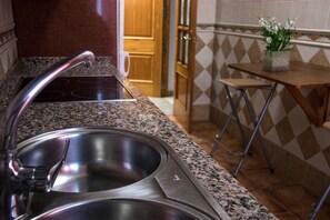 Microondas, lavavajillas, cafetera/tetera, tostadora