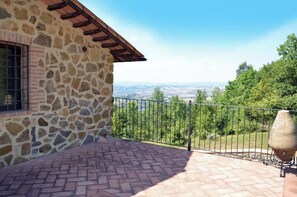 Terrace/patio - La Rosa Canina [Tuscany cottage] (Cana)