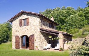 Exterior - La Rosa Canina [Tuscany cottage] (Cana)