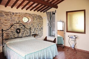 2 bedrooms, WiFi (free) - La Rosa Canina [Tuscany cottage] (Cana)