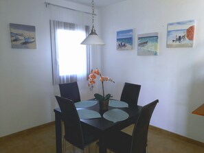 Dining - Super villa near sea heated pool wifi & full  uk tv (Playa Blanca)
