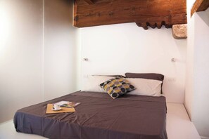 1 bedroom, iron/ironing board, free WiFi