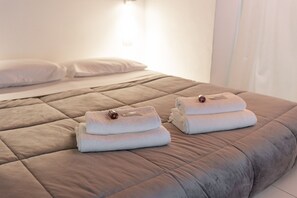 1 chambre, fer et planche à repasser, accès au Wi-Fi (inclus)
