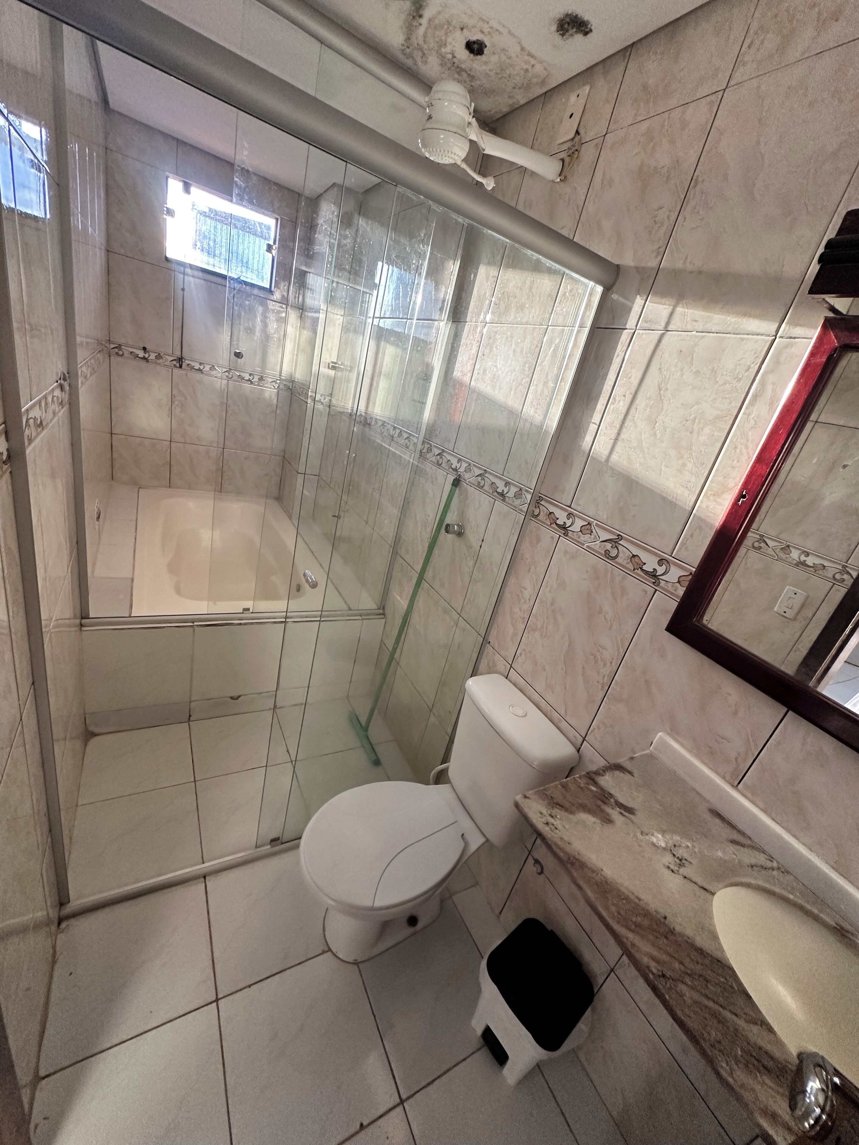 Suite Palacio Super Luxo com ar + sacada | Bathroom | Shower, towels