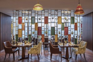 2 restaurants; breakfast, lunch, dinner, and brunch served - Renaissance Dhaka Gulshan Hotel (Dhaka)