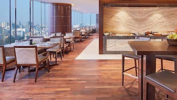 2 bars/lounges, poolside bar