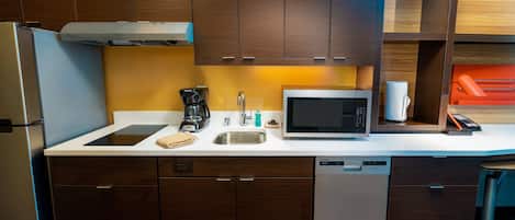 Fridge, microwave, stovetop, dishwasher