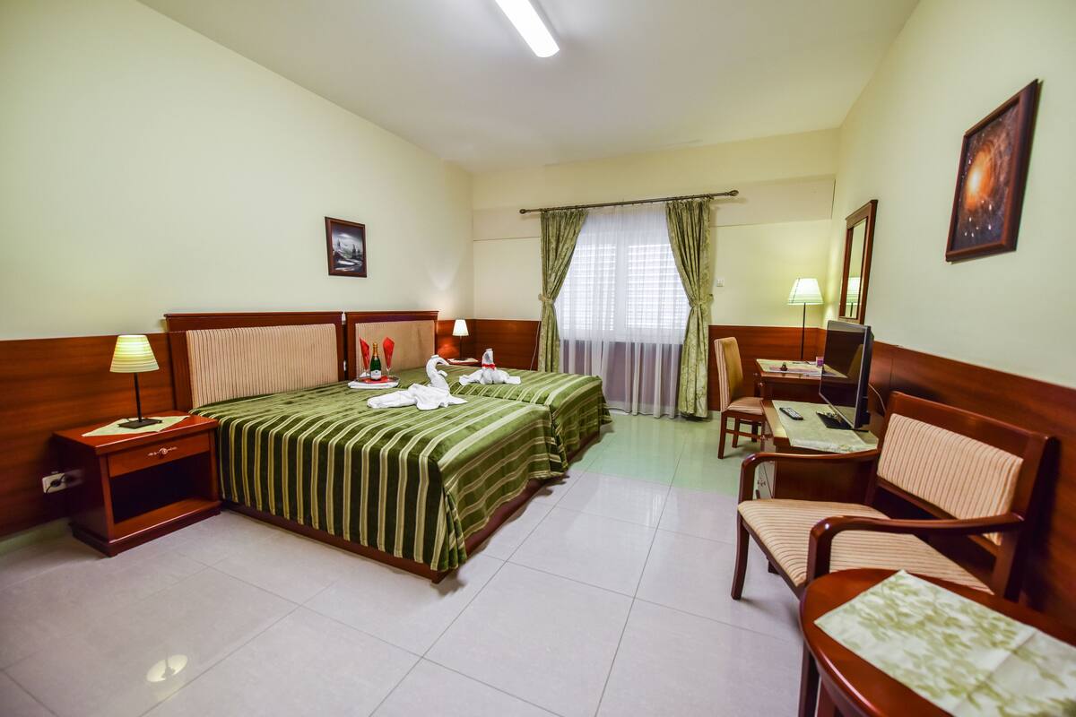 Comfort Double or Twin Room | Desk, laptop workspace, soundproofing, free cots/infant beds
