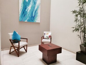 المنشأة من الداخل