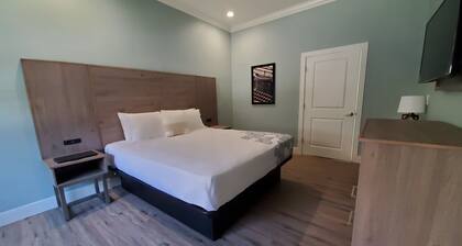 Crestridge Inn