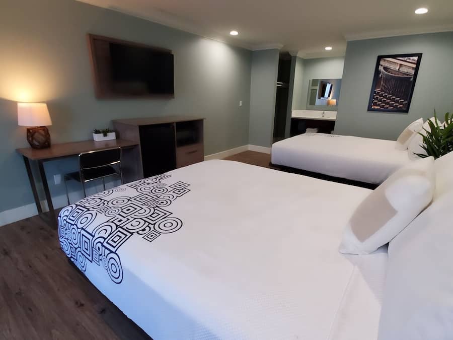 Basic Room, 2 Katil Ratu (Queen), Non Smoking | Wi-fi percuma, cadar katil