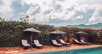 Villa Amore luxury pool solarium garden parking perfect Wedding event location!