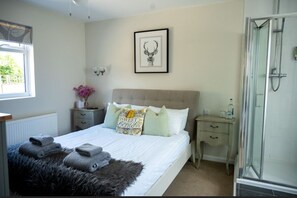 Luxury Double Room, Accessible, Ensuite (Room 1) | Interior - Five Bells Wickham (Newbury)