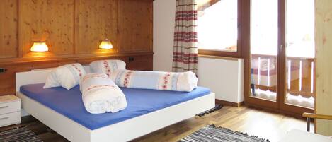 6 عدّة غرف نوم وسرير سفر وواي فاي مجانًا