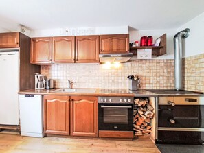 Oven, dishwasher, toaster, high chair