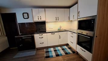 Mikrowelle, Ofen, Geschirrspüler, Toaster