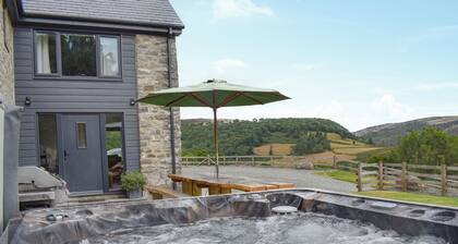 5 bedroom accommodation in Llanwrthwl, near Rhayader