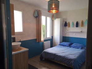 3 bedrooms, iron/ironing board, travel cot, WiFi