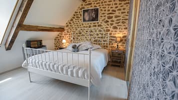 1 bedroom, free WiFi, bed sheets