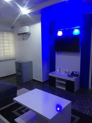Televisor intel·ligent de 40 polzades amb canals per satèl·lit