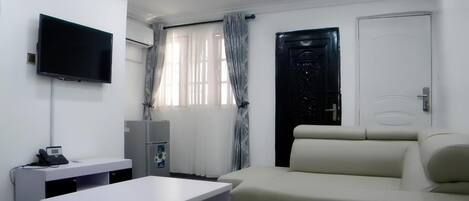 40-inch Smart TV with satellite channels, TV, pay movies