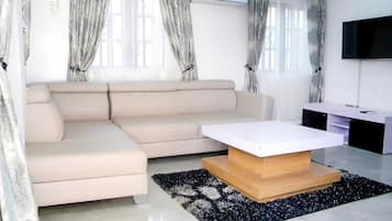 40-inch Smart TV with satellite channels, TV, pay films