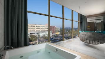 Jetted tub