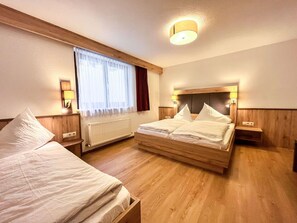 3 Schlafzimmer, Reisekinderbett, kostenloses WLAN