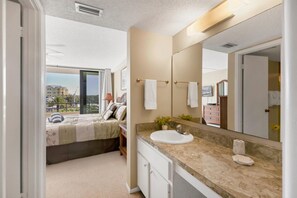 2 chambres, fer et planche à repasser, accès au Wi-Fi (inclus)