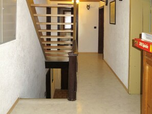 Interior - Stunning private villa for 10 guests with TV and terrace (Strengen)