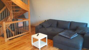 Smart-TV, DVD-Player, Tischtennisplatte