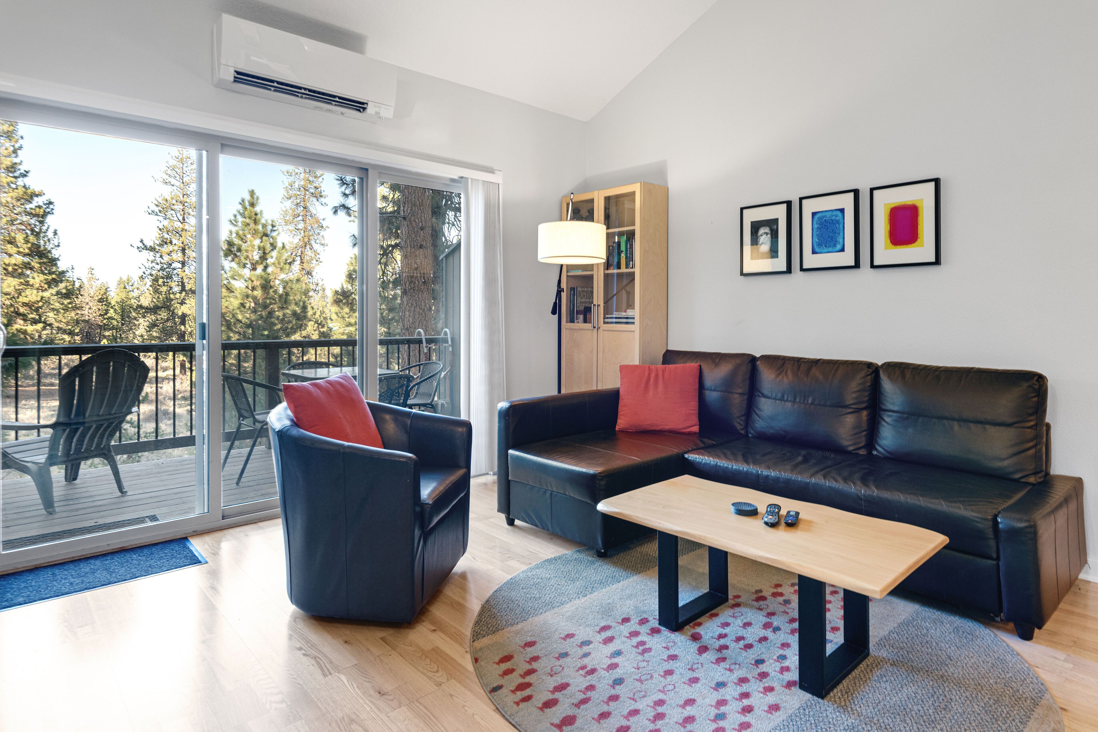 Mt. Bachelor Village Condo, Minutes to Mountain, River and Trails