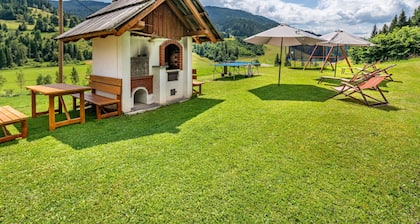 Gemütliche Wohnung in einem Ferienhaus für 4 Leute mit W-LAN, TV, Innenhof und Parkplatz
