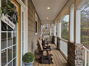 Terrace/patio - Welcome to Hidden Haven – A Spacious Lakeside Retreat (Burnside)