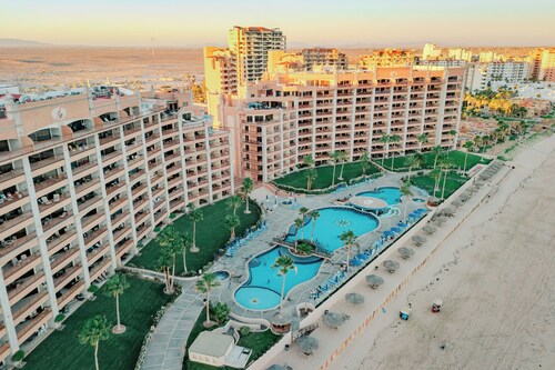 OceanFront, Deluxe 3 Bedroom All King, 3 Bathroom, bonus Bunk Beds, 2nd Floor!