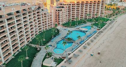 OceanFront, Deluxe 3 Bedroom All King, 3 Bathroom, bonus Bunk Beds, 2nd Floor!