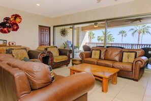 Interior - OceanFront, Deluxe 3 Bedroom All King, 3 Bathroom, bonus Bunk Beds, 2nd Floor! (Puerto Peñasco)