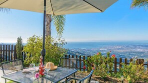 屋外ダイニングエリア