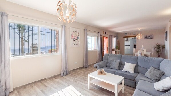 Living area - Paraíso de Arenas by Ruralidays (Málaga)