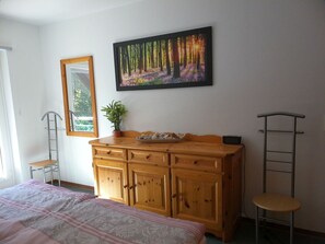 1 bedroom, travel crib, free WiFi, bed sheets