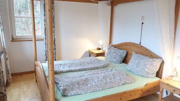 3 Schlafzimmer, Reisekinderbett, kostenloses WLAN, Bettwäsche