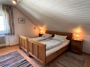 2 bedrooms, travel cot, free WiFi