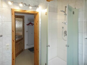 Bathroom - Nice apartment for 6 people with WIFI, TV and balcony (Garmisch-partenkirchen)
