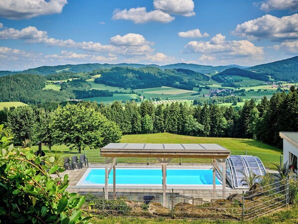 Pool - Stunning private villa for 25 people with pool, WIFI, TV, terrace, pets allowed and panoramic view (Baierweg)