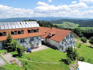 Exterior - Wonderful private villa for 25 guests with pool, WIFI, TV, terrace, pets allowed and panoramic v... (Baierweg)