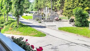 A cemetery with headstones and statues, surrounded by trees and a paved road. - Stunning private villa for 17 guests with pool, WIFI, TV, terrace and pets allowed (Baierweg)