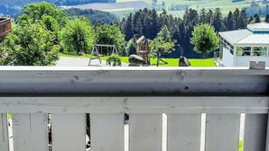 A balcony with a view of a green landscape, including trees and distant hills. - Stunning private villa for 17 guests with pool, WIFI, TV, terrace and pets allowed (Baierweg)