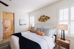 4 slaapkamers, een strijkplank/strijkijzer, reisbedje, gratis wifi