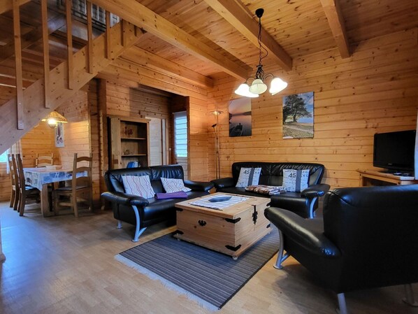 TV - Beautiful apartment for 4 people with WIFI, TV and terrace (Zehdenick)