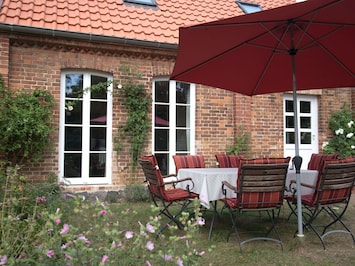 Plante, Fleur, Bâtiment, Fenêtre, Meubles, Propriété, Chaise, Pot De Fleur, Ombre, Maison